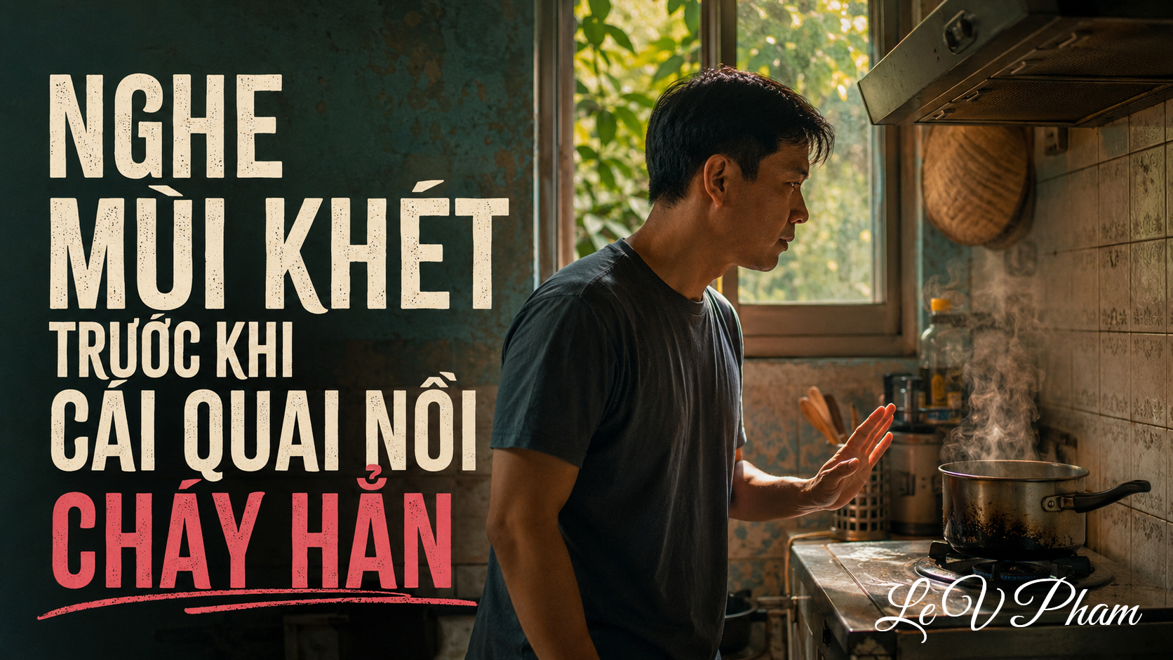 Một căn bếp nhỏ với nồi trên bếp, làn khói mỏng bay lên, ánh sáng chiều dịu và cảm giác lắng nghe.